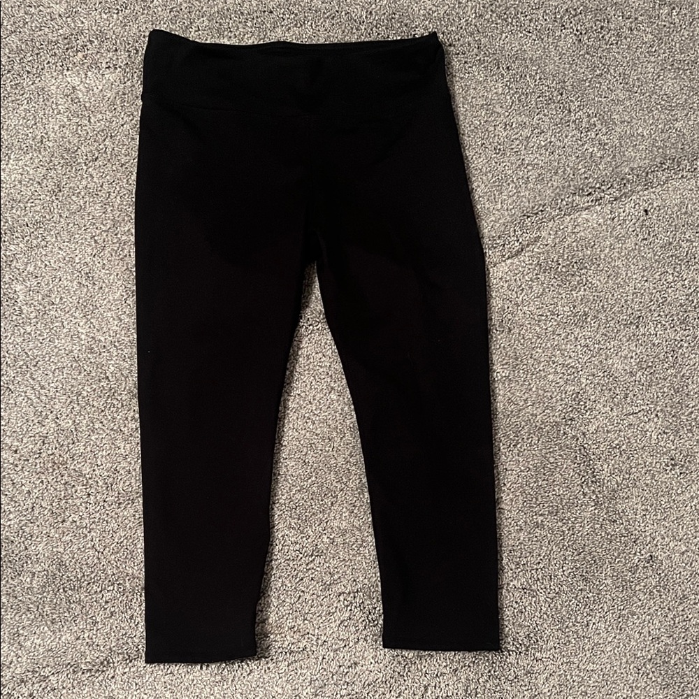 Fabletics black cropped leggings